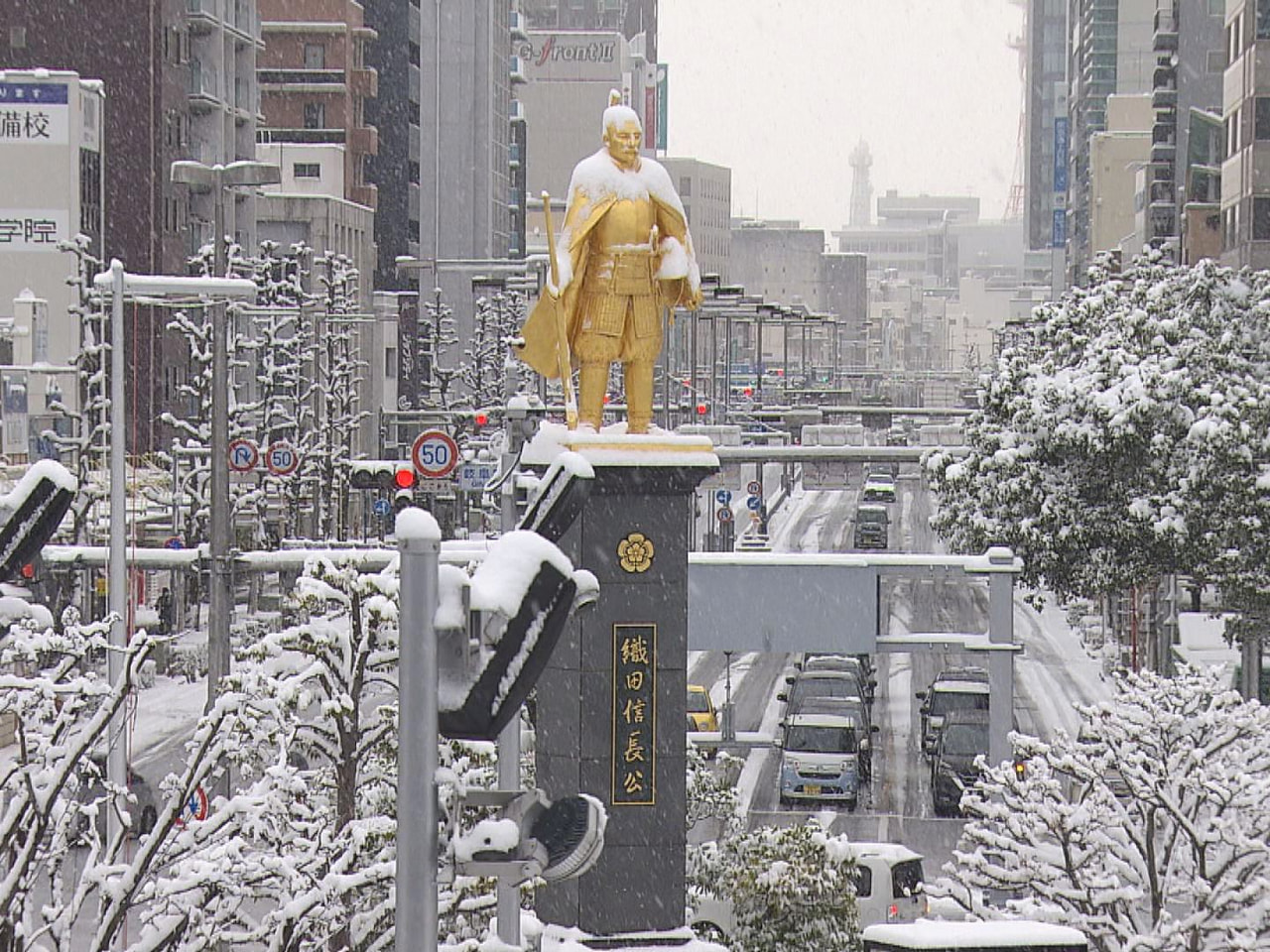 冬型の気圧配置が続いているため、岐阜県では山地を中心に大雪となっています。岐阜地...