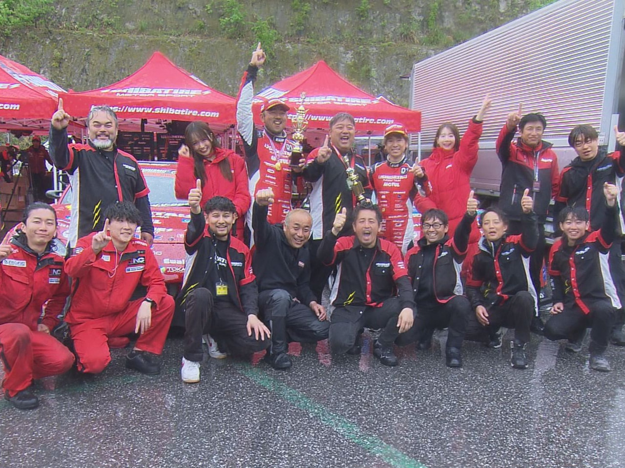 国内最高峰のドリフト競技「D１グランプリ」の第２戦が１２日、滋賀県の奥伊吹モータ...
