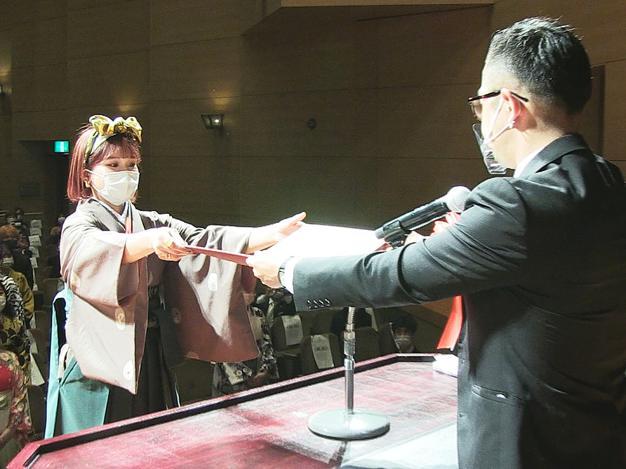 岐阜市の総合美容専門学校「ベルフォートアカデミーオブビューティー」の卒業式が行わ...