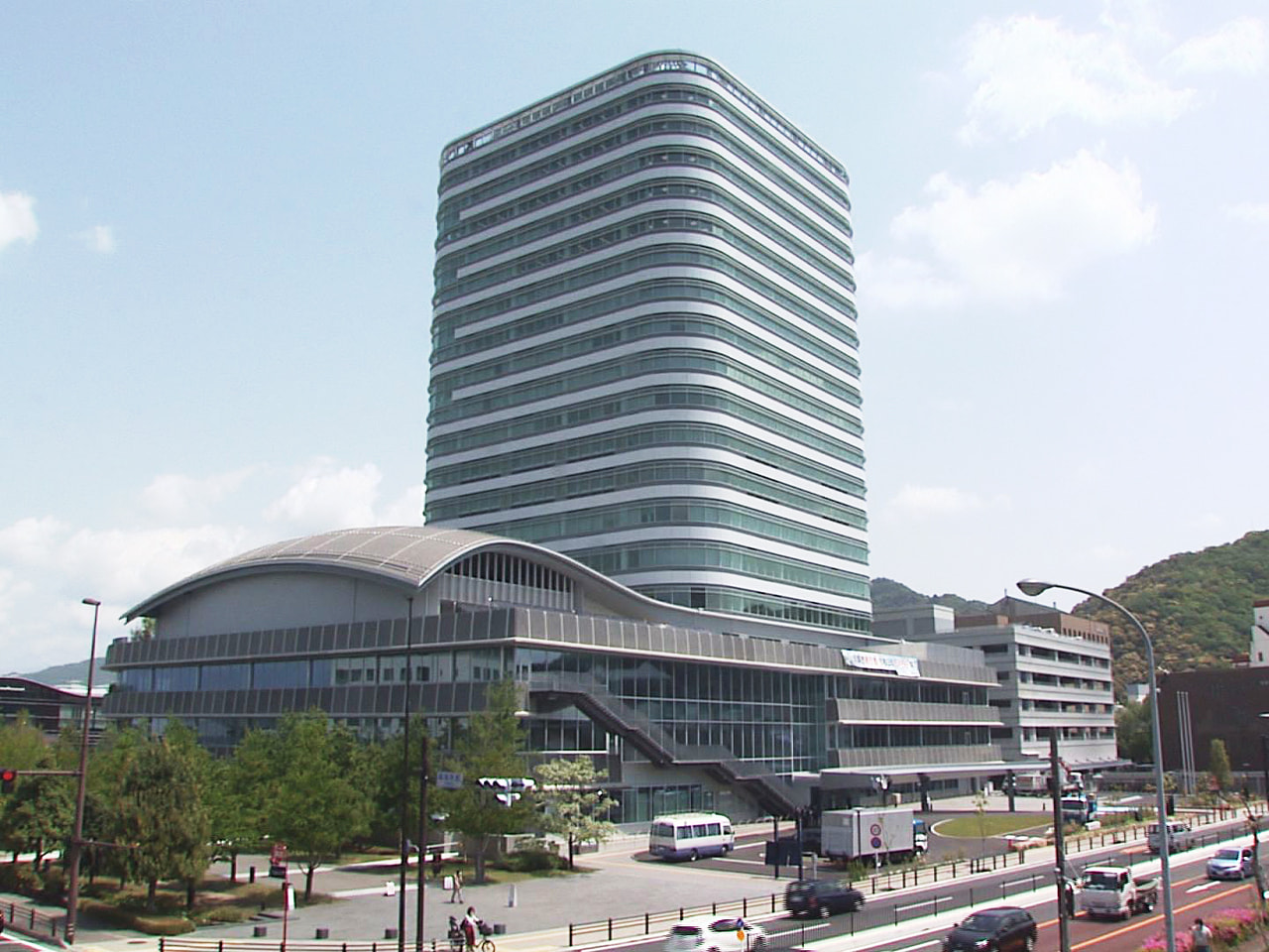 5月6日に開庁する岐阜市の新しい庁舎で30日、爆発物を使ったテロ攻撃に対応する訓...