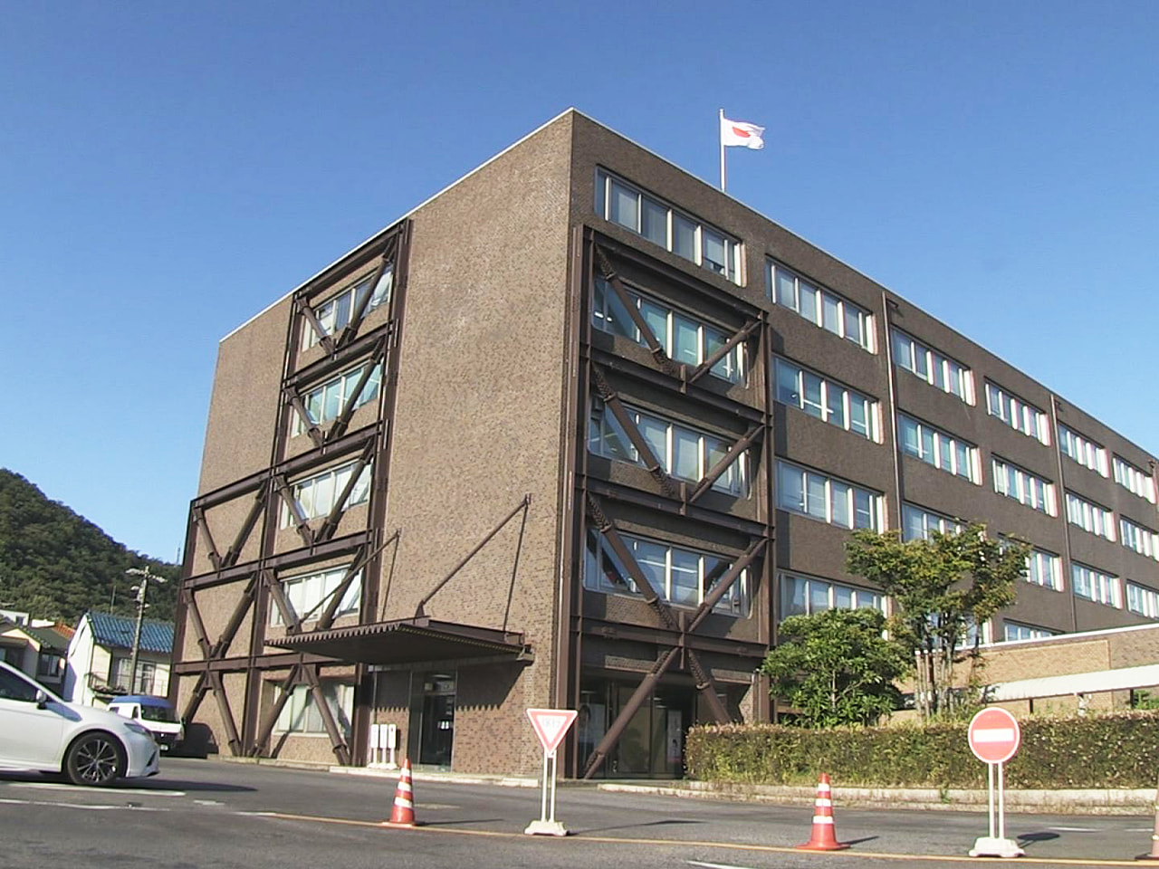 岐阜財務事務所は岐阜県内の4月期の景気について、「一部に厳しい状況があるものの持...