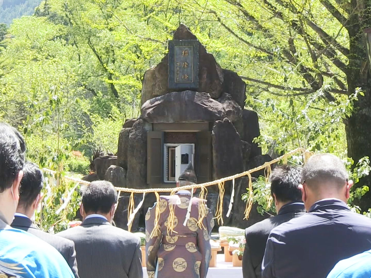 10日、北アルプスの岐阜県側に夏山シーズンの到来を告げる山開きの行事、「播隆祭(...
