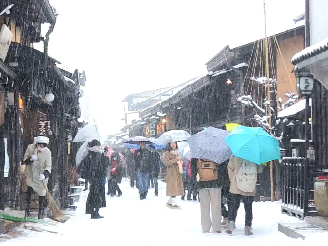 岐阜県では６日明け方にかけて雪や雨が降り、飛騨地方を中心に大雪となるところがある...