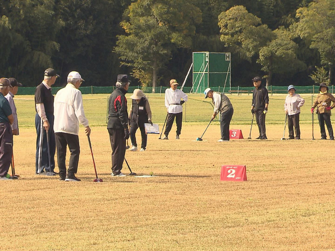 スポーツの秋、県ＪＡグラウンド・ゴルフ大会が各務原市で開かれ、参加者が親睦を深め...