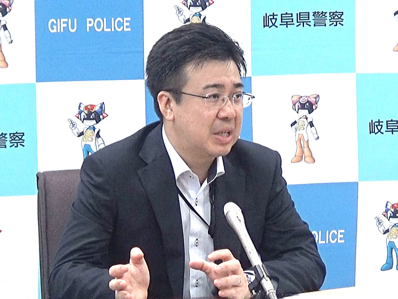 岐阜県警の警務部長に５日付で着任した千葉哲氏が県警本部で会見し、「県民の安心・安...