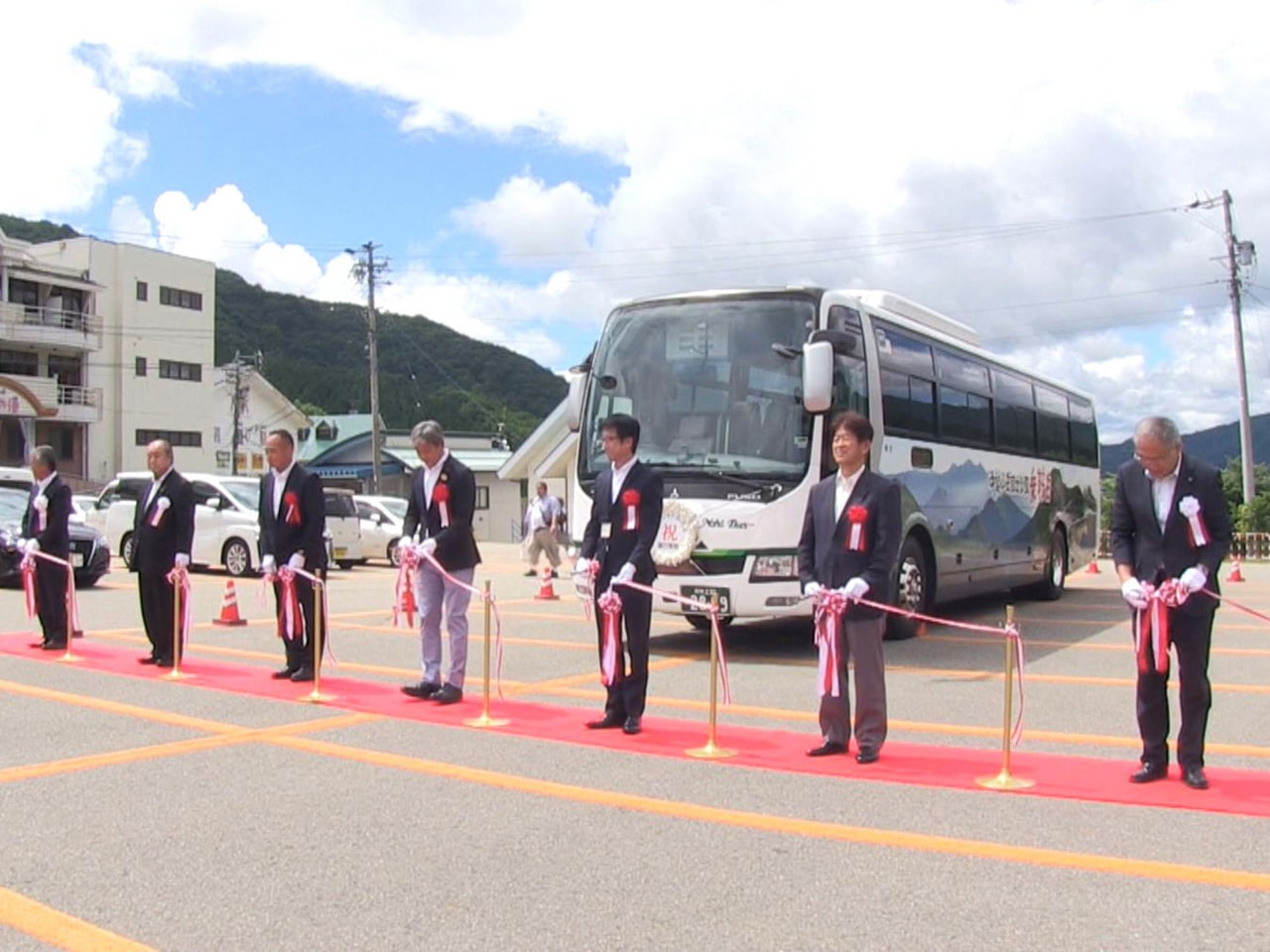 路面崩落による復旧工事で通行止めが続いていた高山市丹生川町の山岳観光道路「乗鞍ス...