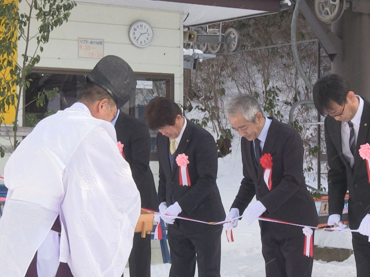 高山市の市営スキー場で１２日、今季のオープンに向けて、安全祈願祭が行われました。...