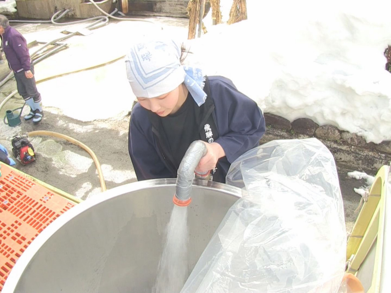 雪室で熟成させる飛騨市河合町の特産品「飛騨かわい雪中酒」の酒造りに欠かせない天然...