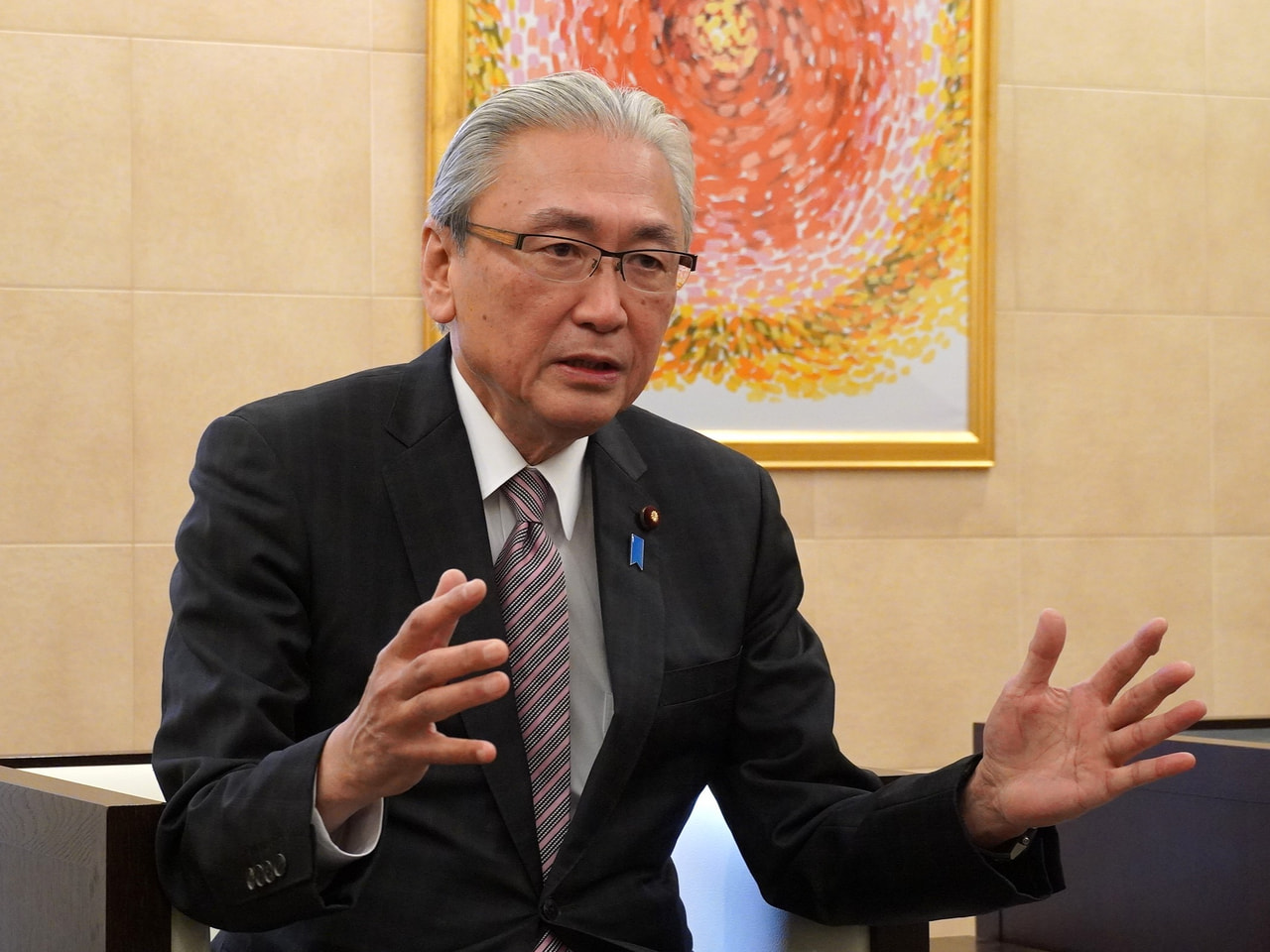 自民党の古屋圭司衆議院議員が年始のあいさつで ぎふチャンを訪れ、新年の抱負を語り...