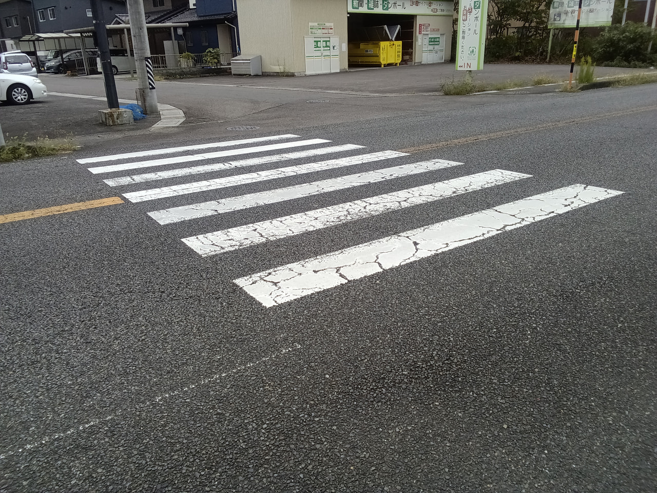 １６日朝、岐阜市の市道で高齢男性が横断歩道を横断中、軽乗用車にはねられ、死亡しま...