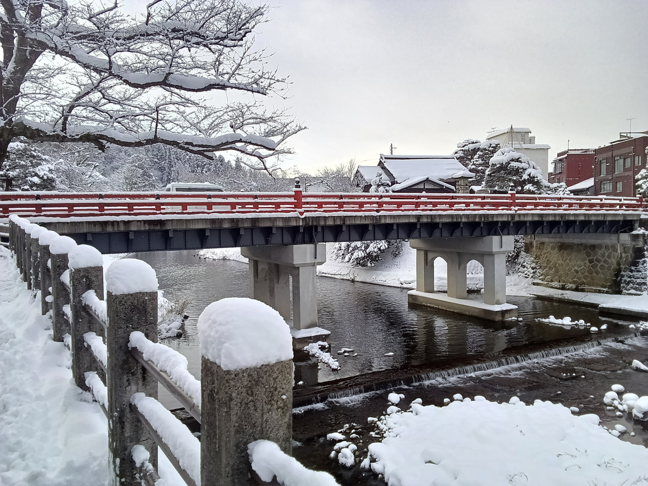 岐阜県の山地では警報級の大雪となっているところがあります。 岐阜地方気象台は６日...