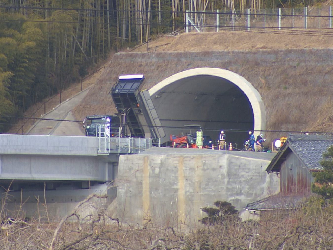 建設が進められている東海環状自動車道の山県インターチェンジと本巣インターチェンジ...