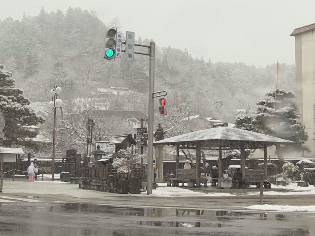 岐阜県では、３０日にかけて山地を中心に大雪となり、平地でも積雪となるところがある...