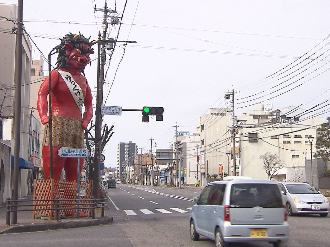 ２月２日に岐阜市の玉性院で行われる節分つり込み祭りに向けて、寺の近くの国道沿いに...