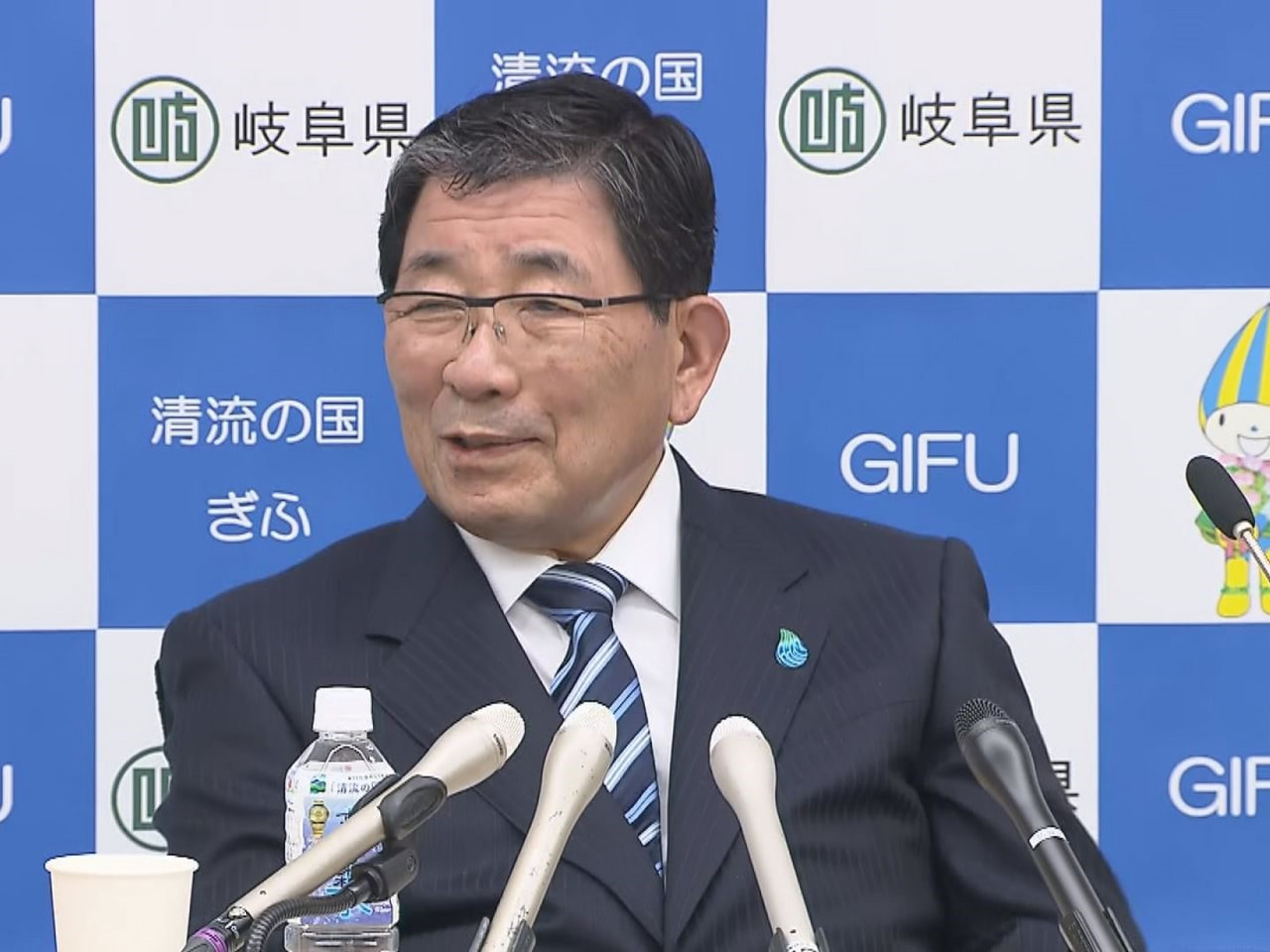 ２月５日の任期満了で退任する県の古田肇知事は３１日、県庁で記者会見し、５期２０年...