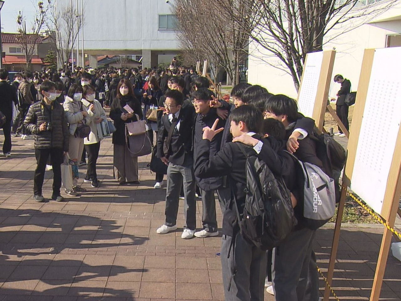 岐阜県内の公立高校入試の合格発表が１４日に行われ、受験生たちが待ちわびた喜びの春...
