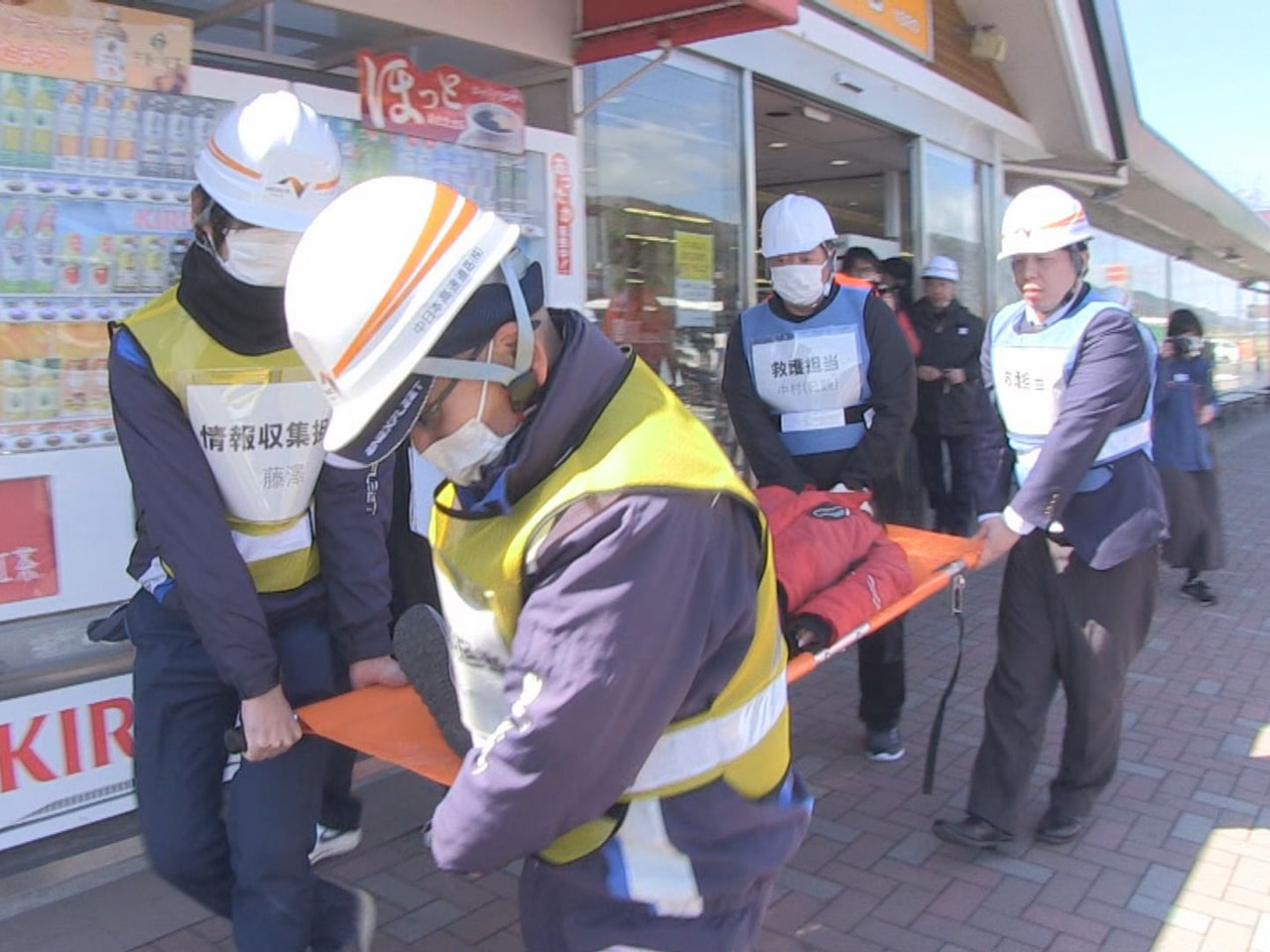 南海トラフ地震などの大規模な災害を想定した防災訓練が１８日、名神高速道路養老サー...