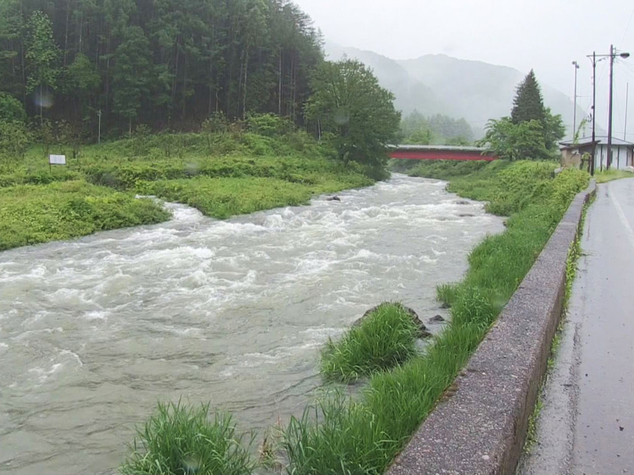岐阜県内は、飛騨地方や中濃山間部を中心に、２７日の降り始めからの雨量が２００ミリ...