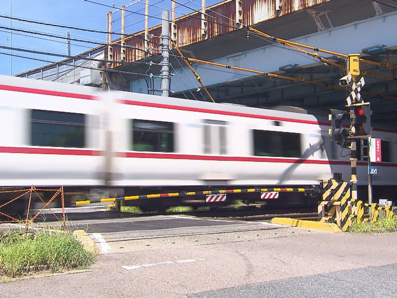 ことし５月と７月に起きた羽島郡岐南町の踏切事故を受けて、警察や自治体関係者らが２...