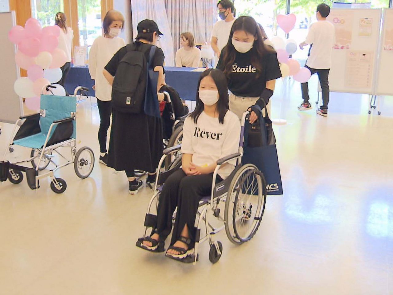 介護について親子で楽しく学ぶ体験型のイベントが１２日、岐阜市で開かれました。 体...