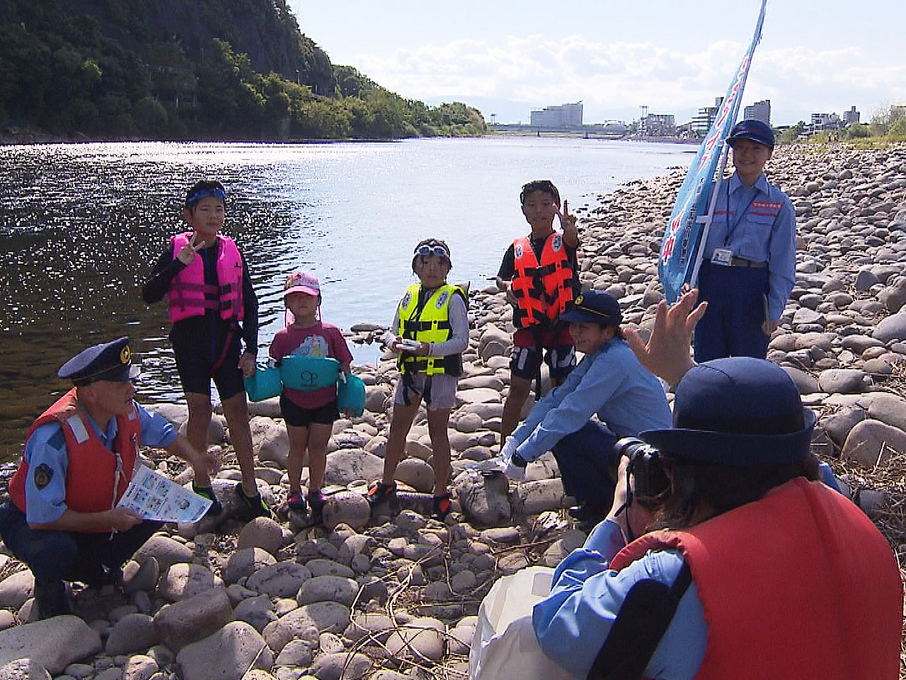 岐阜県内で水難事故が相次いでいることから１８日、警察や県職員などが遊泳者らに事故...