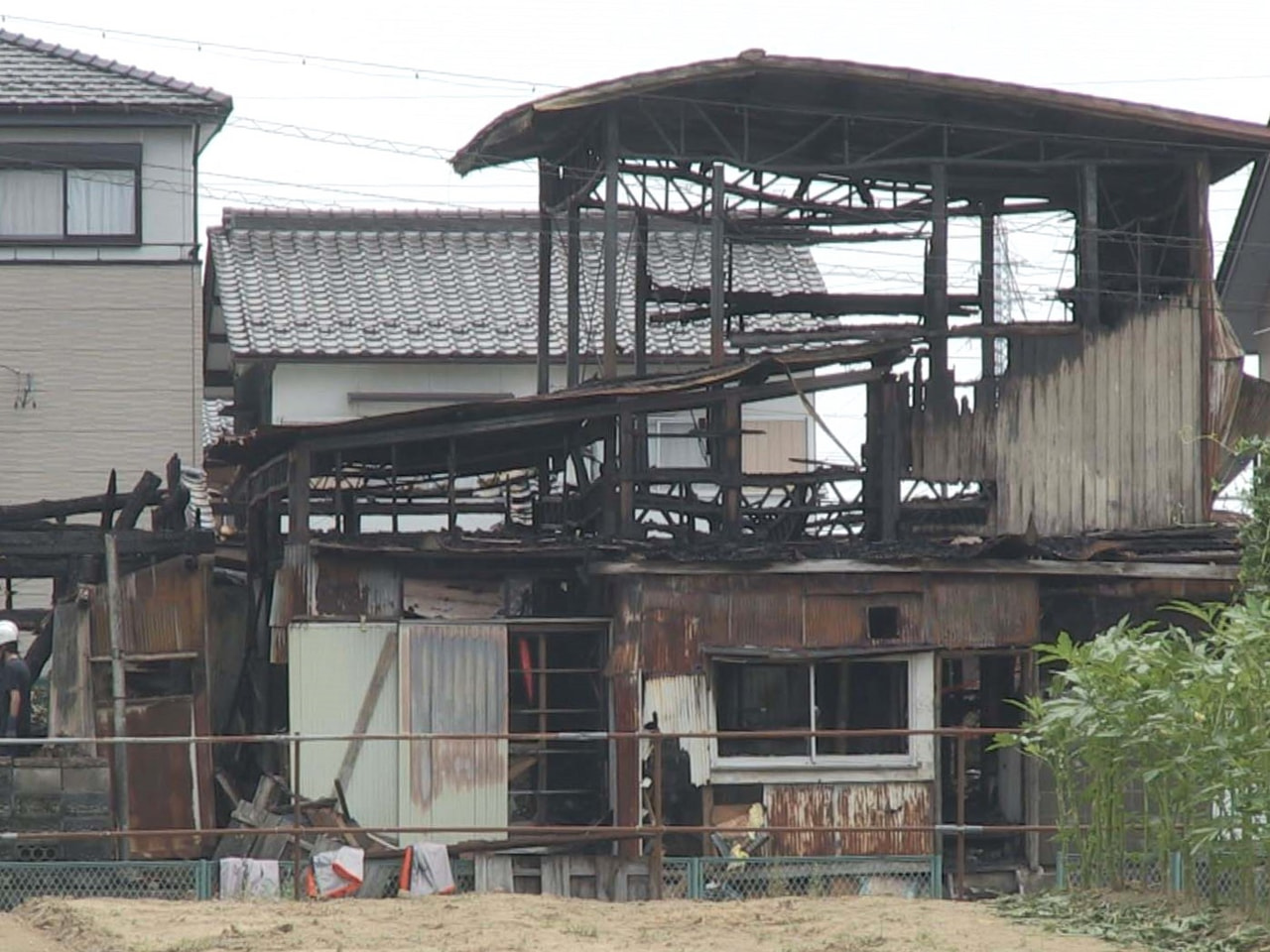 ２１日午後、岐阜市で住宅が焼ける火事があり、焼け跡から１人の遺体が見つかりました...