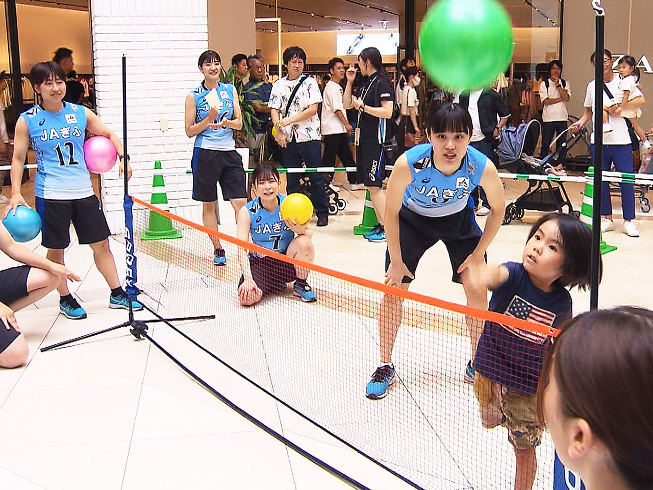 岐阜県内の女子アスリートがスポーツを通じて子どもたちと触れ合うイベントが２５日、...