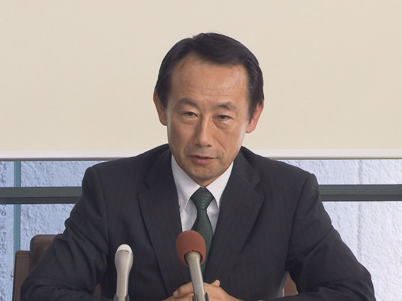 来年２月の任期満了に伴う県知事選への立候補を表明している元内閣府大臣官房審議官の...