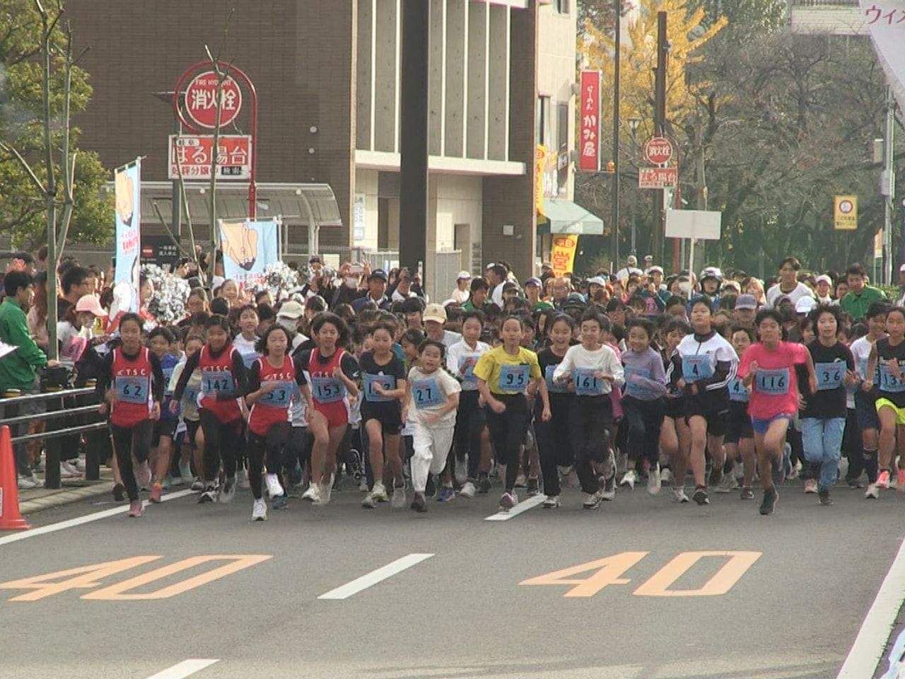 岐阜の中心市街地を駆け抜ける「ぎふしんウィメンズラン」が１７日に開催され、女性ラ...