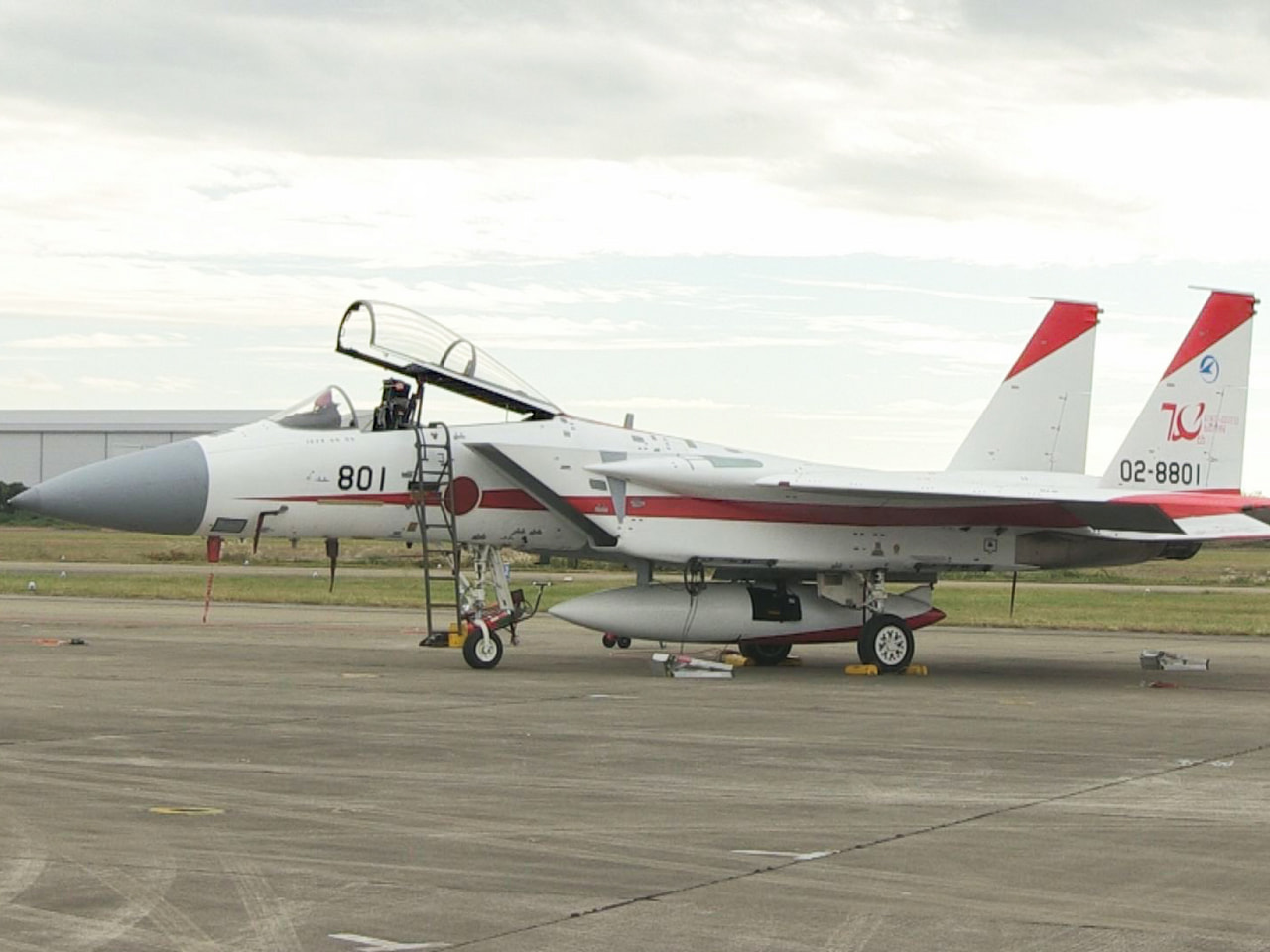 各務原市の航空自衛隊岐阜基地で１７日に「航空祭」が開かれ、県内外から訪れた航空機...