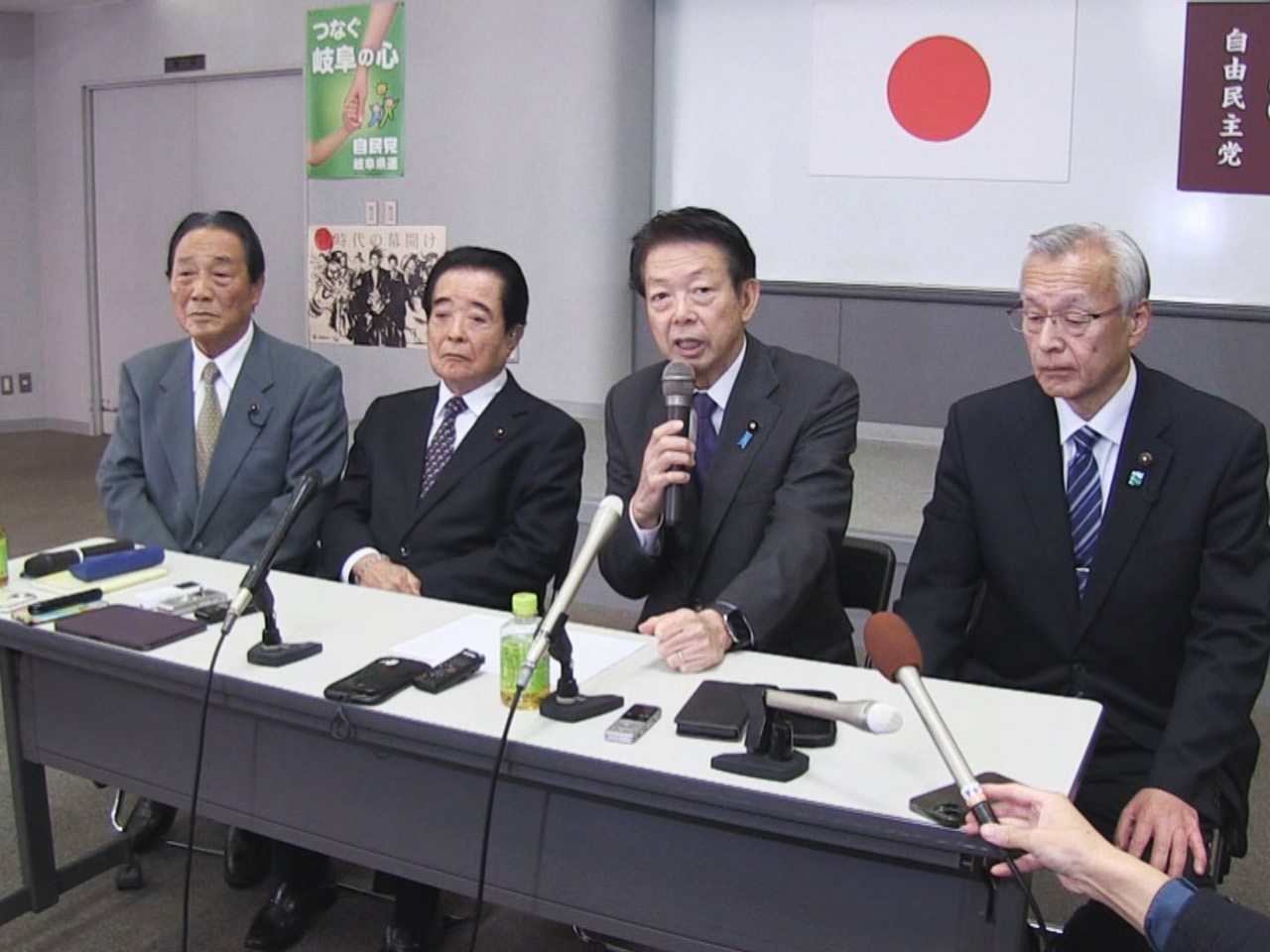 任期満了に伴う県知事選で自民党岐阜県連は２３日、元内閣府大臣官房審議官の江崎禎英...