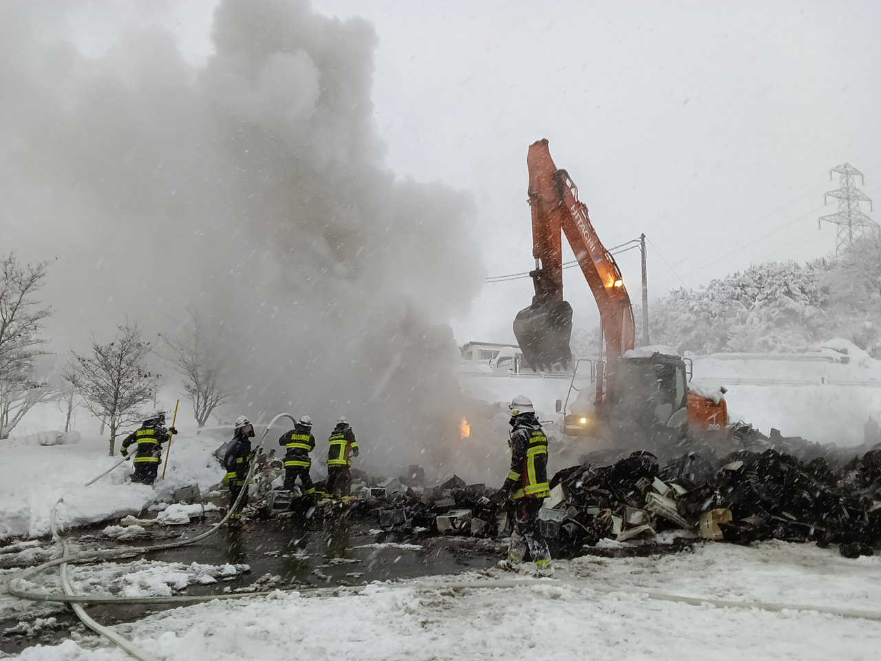 ８日早く、高山市の資源リサイクルセンターで火事があり、家電ごみが焼けました。 ８...