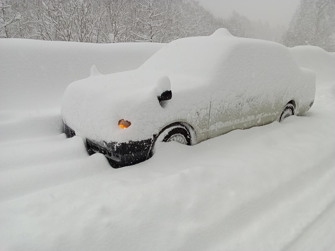 岐阜県では大雪の峠は超えましたが、岐阜地方気象台は９日朝にかけて大雪や路面の凍結...